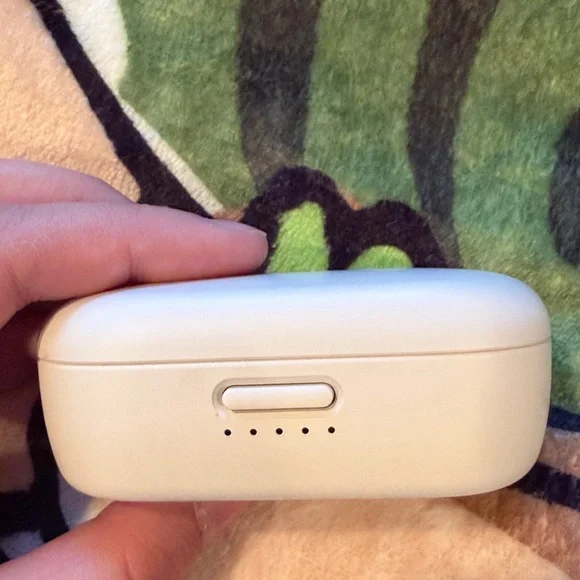 New BOSE QCEarbuds headphones AirPods wireless Bluetooth earbuds electronics - Picture 9 of 12